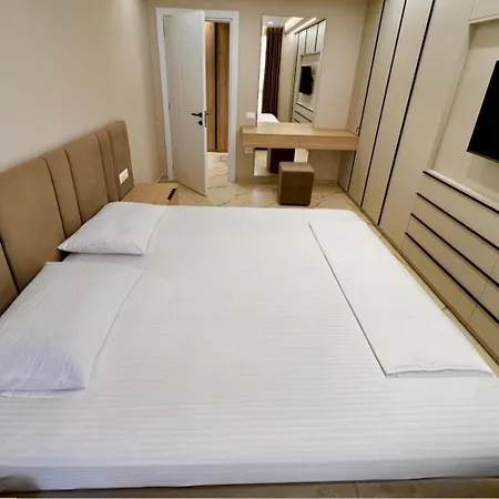 Juri Lungomare Apartment *