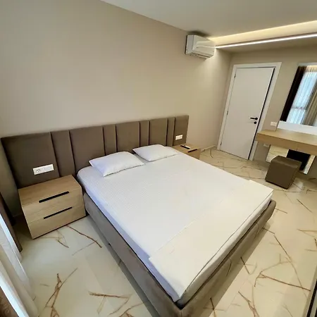 Juri Lungomare Apartment *