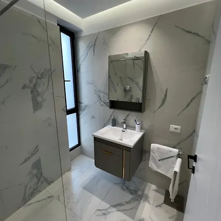 Juri Lungomare * Vlorë